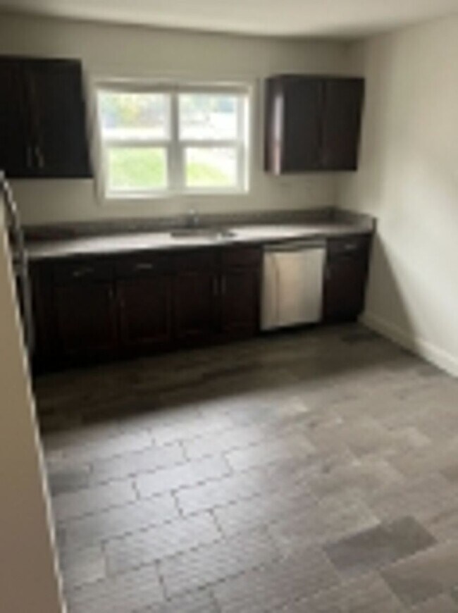 Building Photo - 1047 Broadway