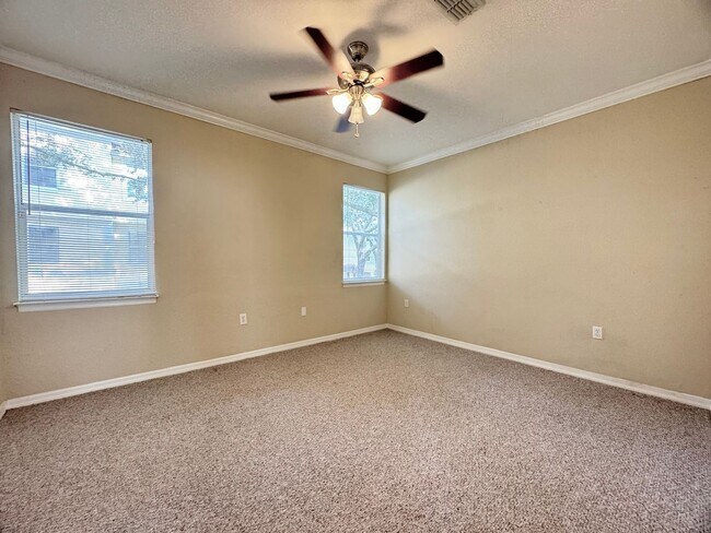 Building Photo - 1727 Shadow View Cir