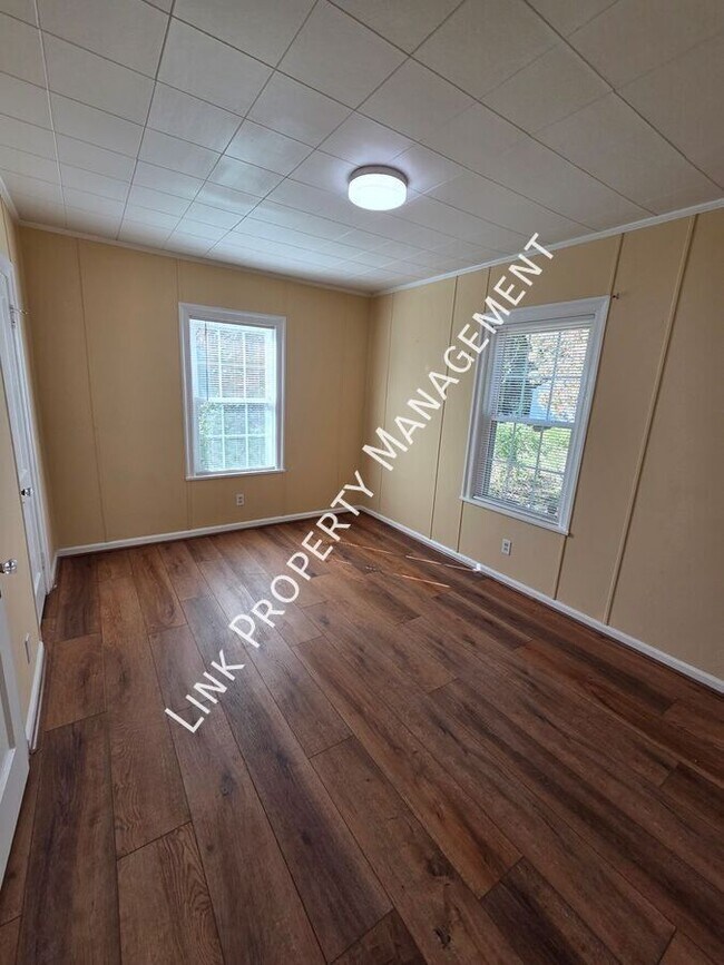 Building Photo - 129 N Moore Rd