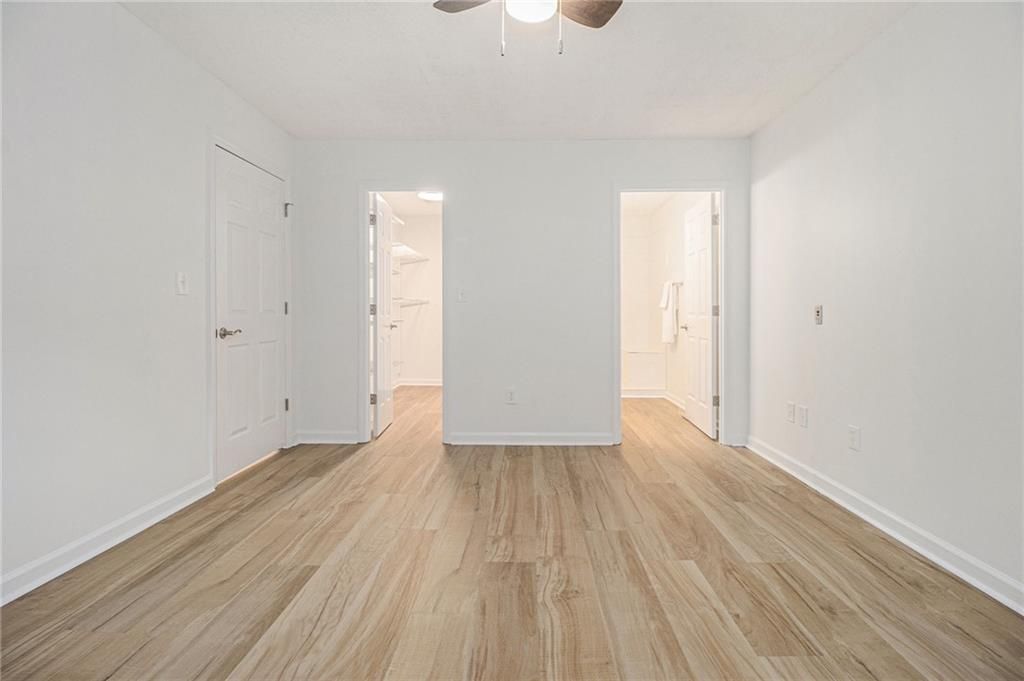 Building Photo - 300 Johnson Ferry Rd