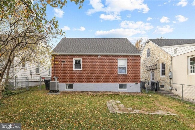 Building Photo - 312 Shawnee Ave