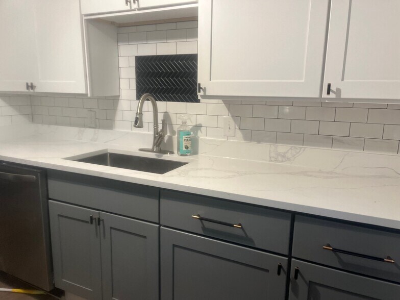 Building Photo - 274 N Rocksprings St