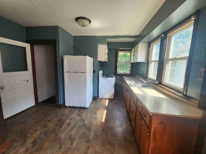 Building Photo - 2915 W Trewyn Ave