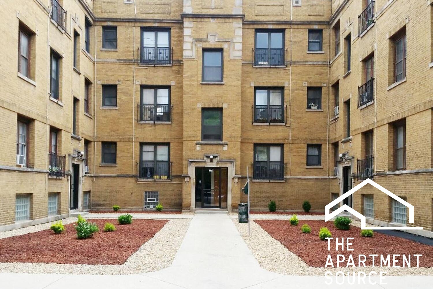 Building Photo - 722 W Roscoe St