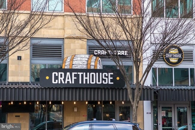 Building Photo - 2558 Banshire Dr