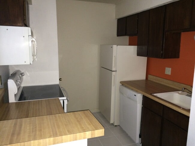 Building Photo - College Station, 1 bedroom / 1 bath condo - Cripple Creek Condos