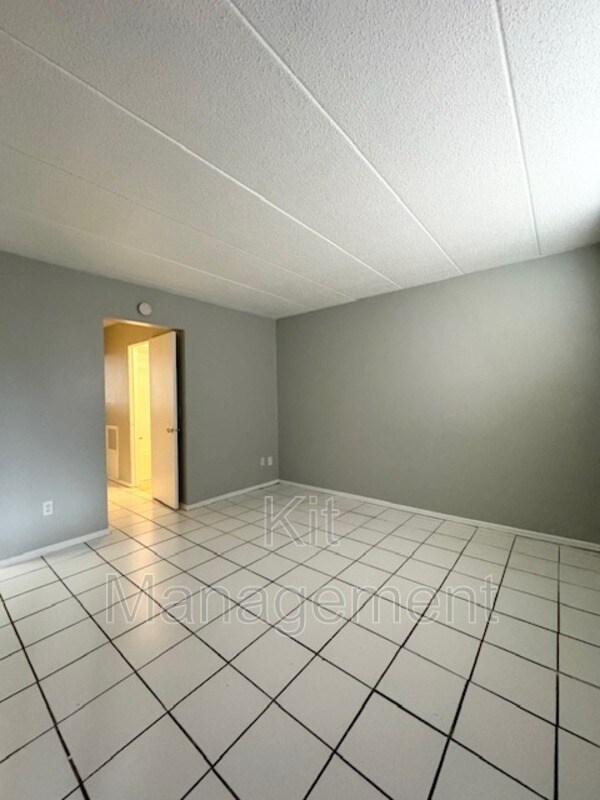 Building Photo - Charming 1-Bed in Toledo – Cozy 570 sq ft with Shared Laundry for Just $675