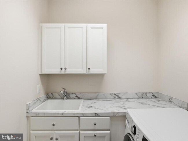 Building Photo - 20305 Savin Hill Dr