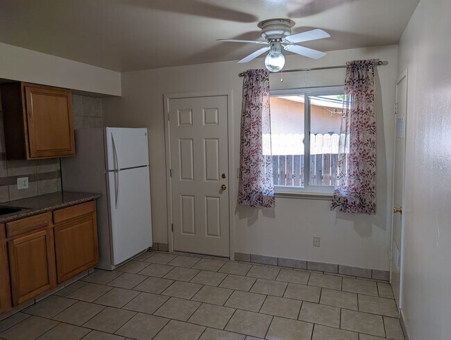 Building Photo - University Triplex