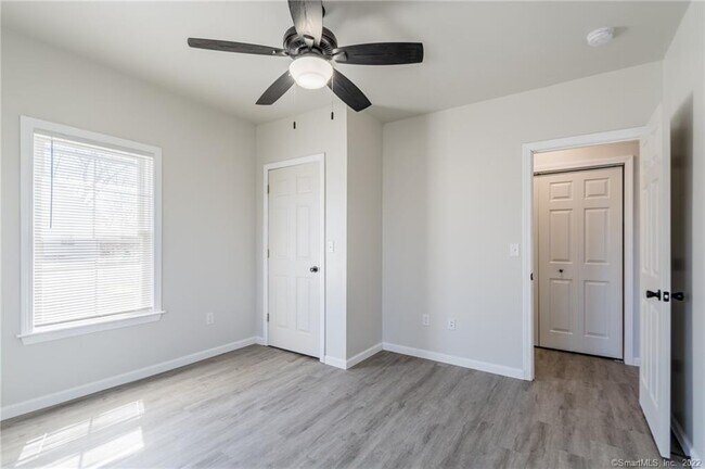 Building Photo - 31 Willetts Ave