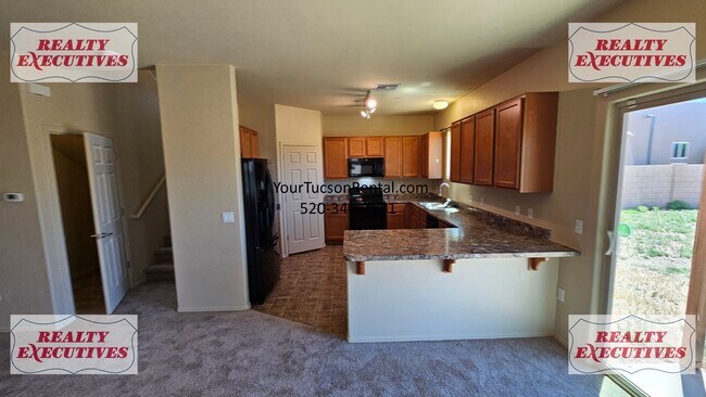 Building Photo - Wentworth Rd South - 4 Bedrooms 2.5 bathrooms, 3 car garage and large fenced yard