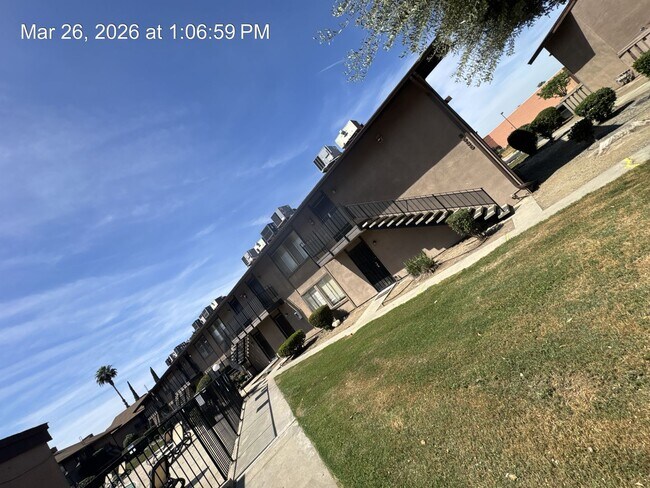 Building Photo - MOVE IN READY! 2 WEEKS OFF!! NO APP FEE! UPSTAIRS UNIT WITH BALCONY!