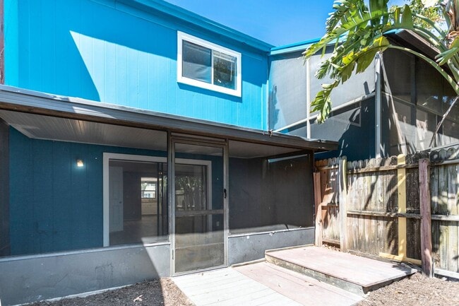 Building Photo - 2bedroom 1.5 Bath Town home ** January Ren...