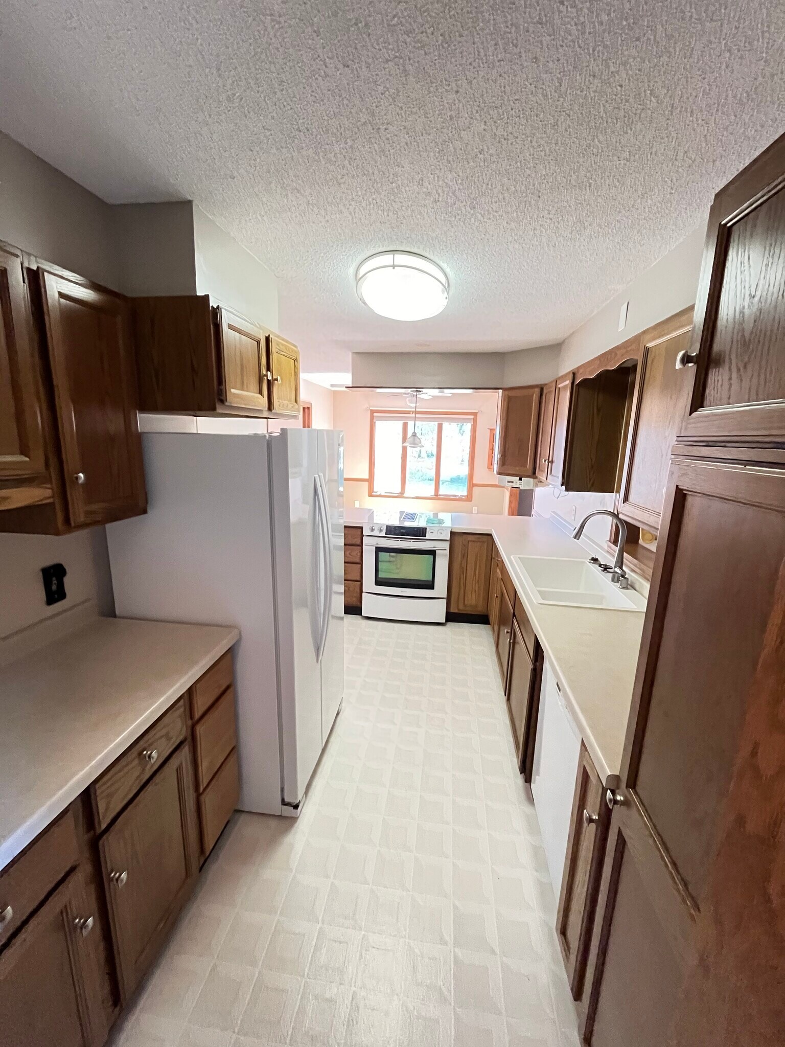 Kitchen - 203 13th Ct