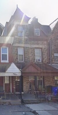 Building Photo - 5 Bedroom home available now!