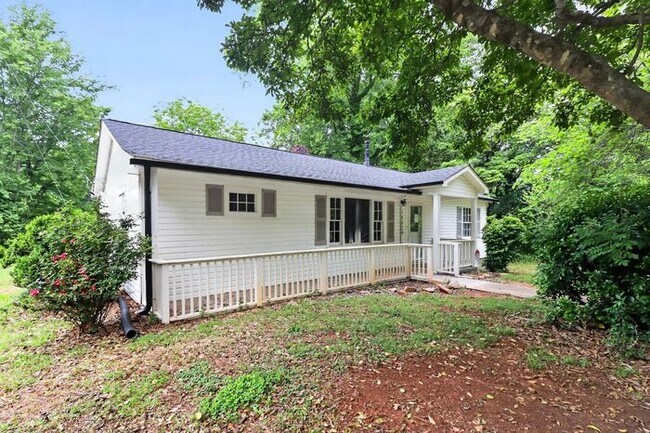 Building Photo - 3BD/2BA Single Family Home on Large Lot!