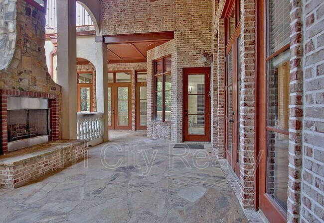 Building Photo - 250 Moss Creek Walk