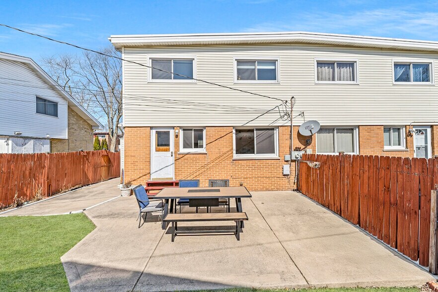 Building Photo - 9084 Barberry Ln