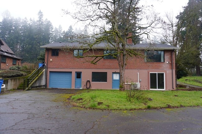 Building Photo - 5716 Alki Rd