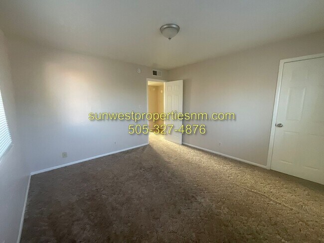 Building Photo - 1701 E Cliffside Dr