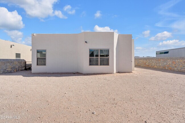 Building Photo - 805 P.º Tranquilo Pl