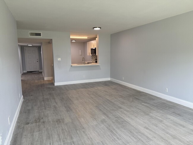 Building Photo - 7355 Woodmont Terrace