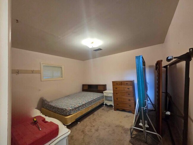Building Photo - Quiet Rental in Waterville with Garden!