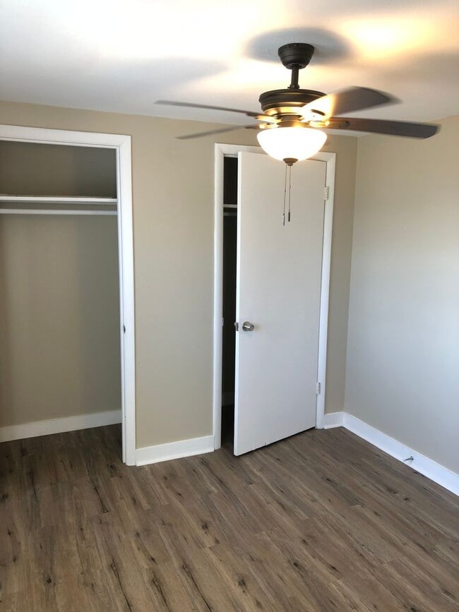 Building Photo - 3 Bedroom cottage overlooking green space ...