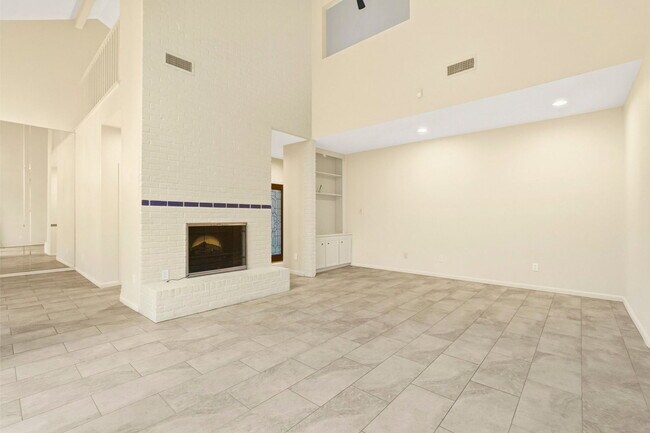 Building Photo - 10125 Valley Forge Dr