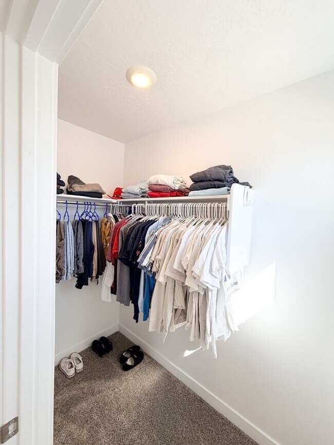 Building Photo - Hidden Springs Gem