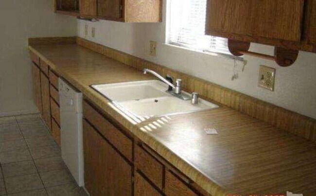 Building Photo - 1801gina