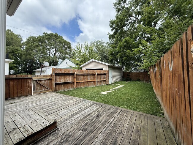 Building Photo - 4112 Garden Park Dr