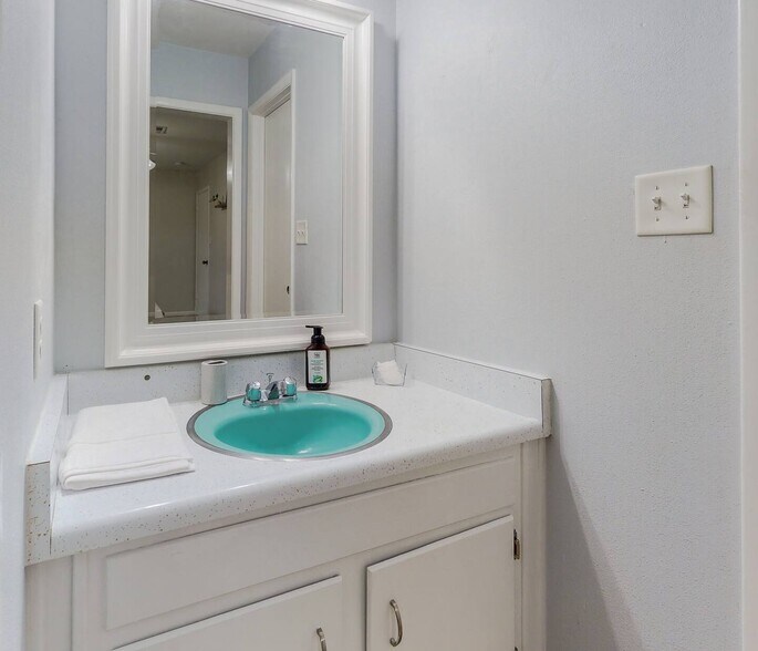 Primary bath - 602 Ferretti Ave