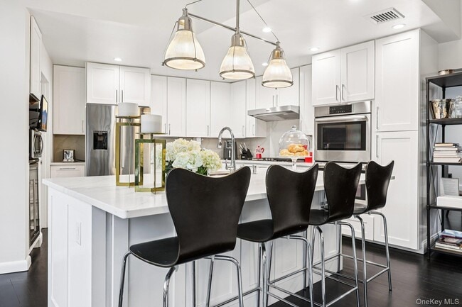 Building Photo - 6 Carol Ln