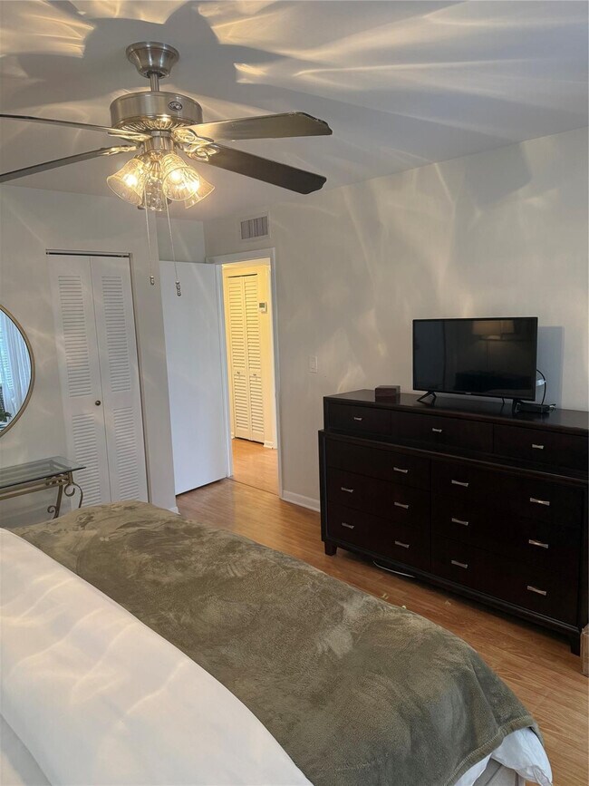 Building Photo - 15126 Ashland St