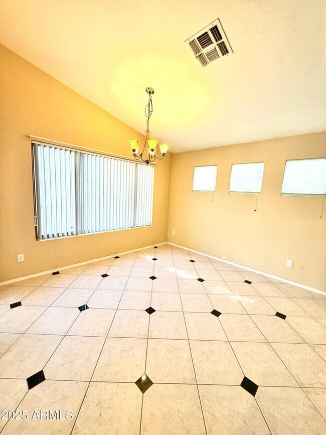 Building Photo - 374 W Oriole Way