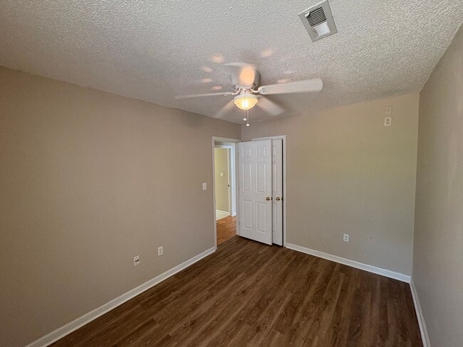 Building Photo - For Rent