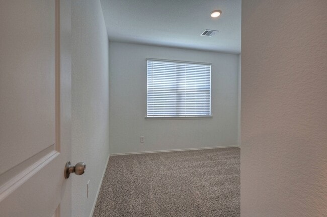 Building Photo - 31603 Zoe Pt