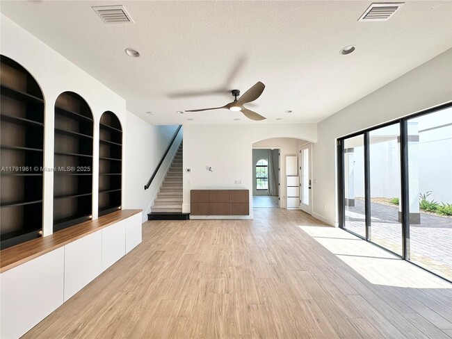 Building Photo - 8436 Lyside Dr