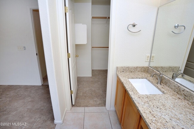 Building Photo - 2633 W Cezanne Cir