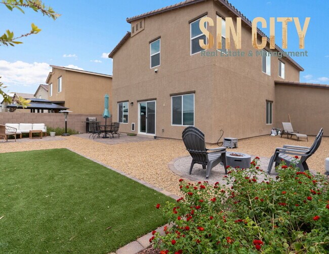 Building Photo - "Spacious 4-Bedroom Oasis with 2.5 Baths i...