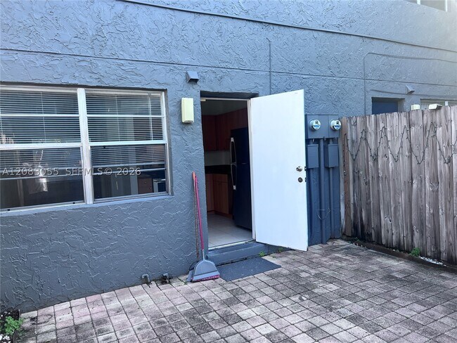 Building Photo - 4651 NW 9th Dr