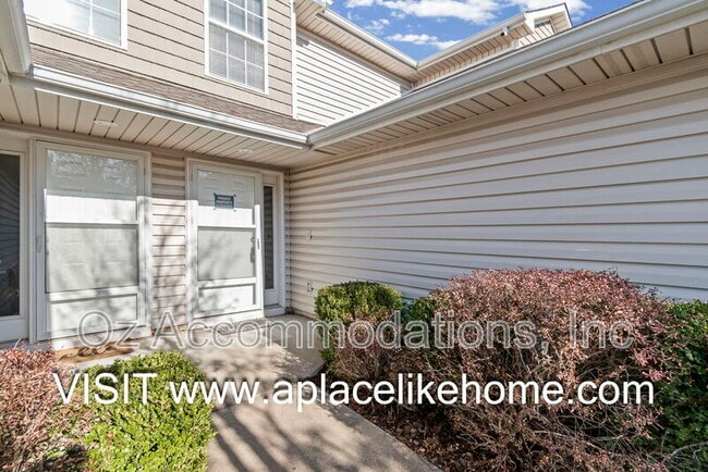 Building Photo - 803 SW Imperial Ln