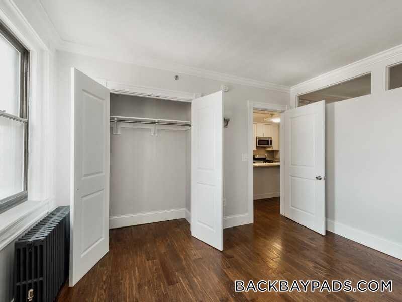 Building Photo - 52 Clearway St