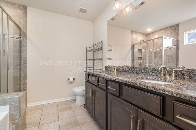 Building Photo - 532 Oak Forest Ln
