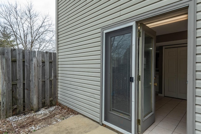 Building Photo - 3360 S Oaklawn Cir