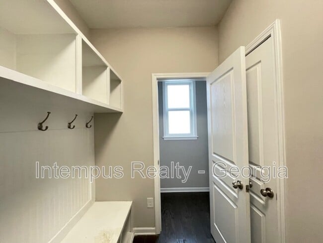 Building Photo - 3816 Thackary Dr