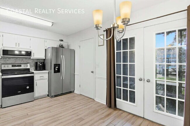 Building Photo - 1325 Greendale Ave