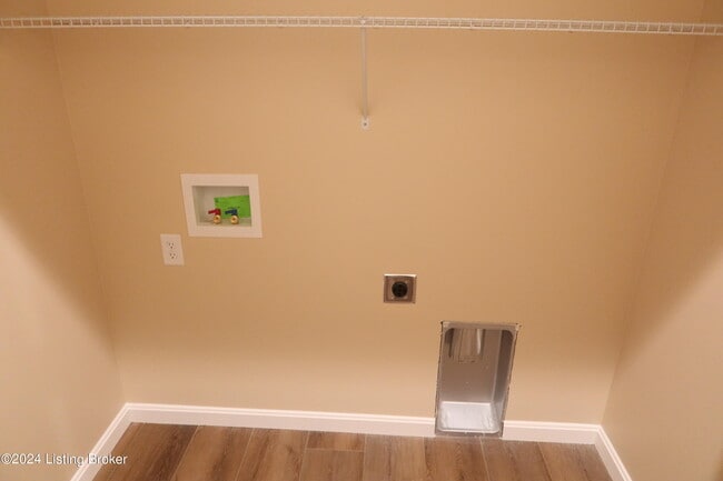 Building Photo - 112 Peonia Rd