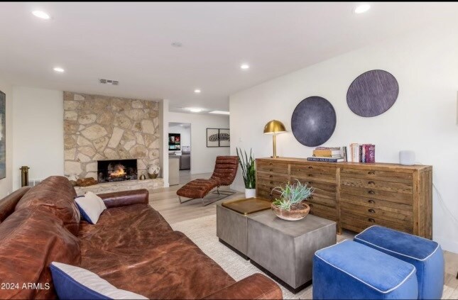 Building Photo - 4343 E Desert Crest Dr